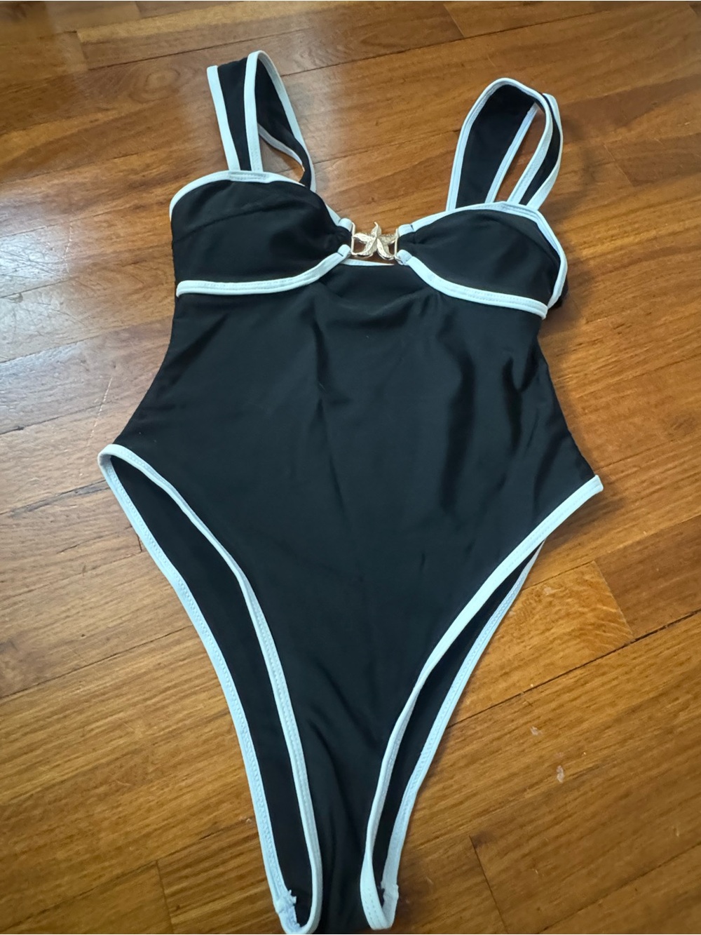 Black & White Starfish Accent One-Piece Swimsuit Hi Cut Skirt Set (Small) New